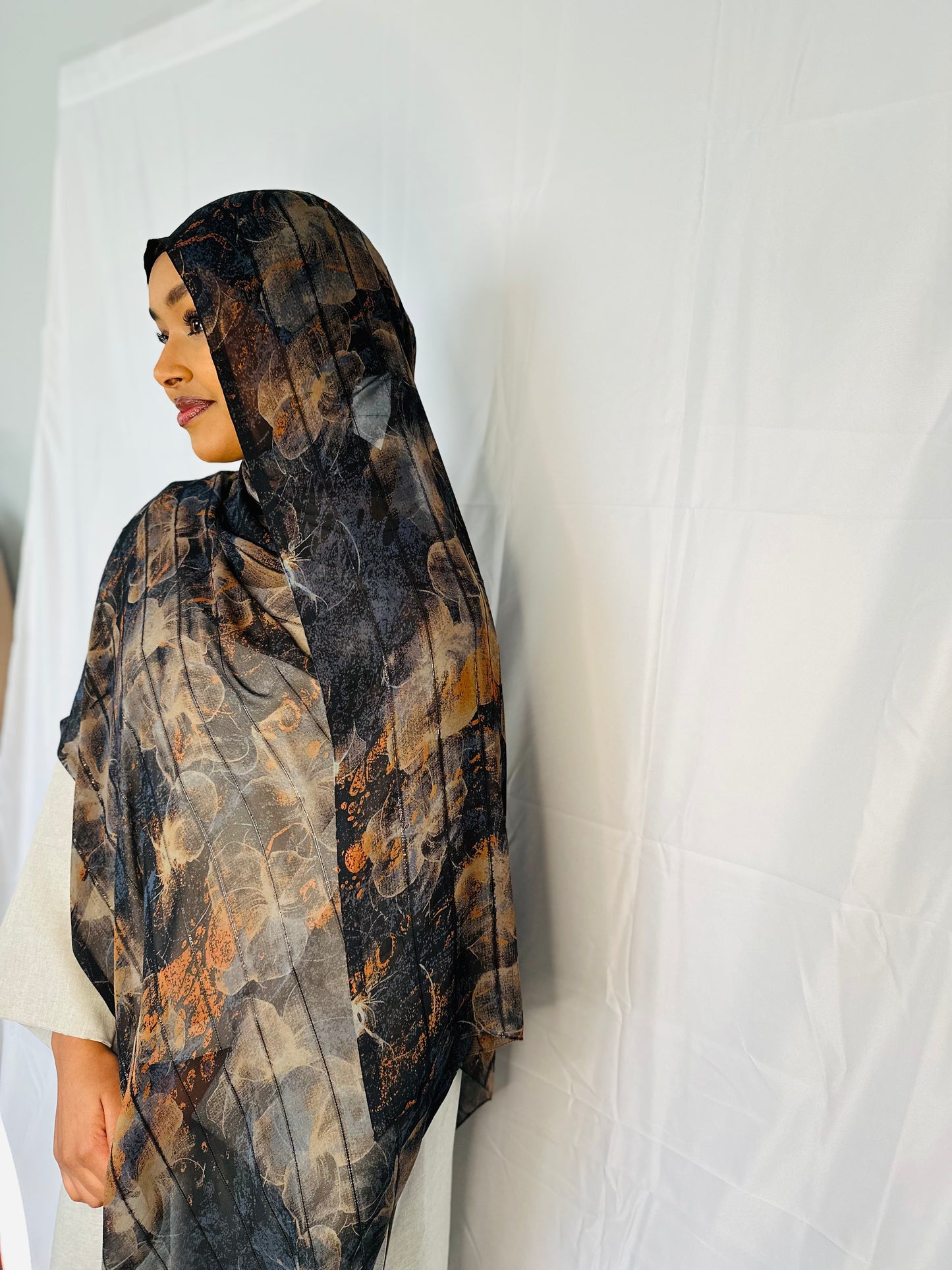 Accent Dark floral