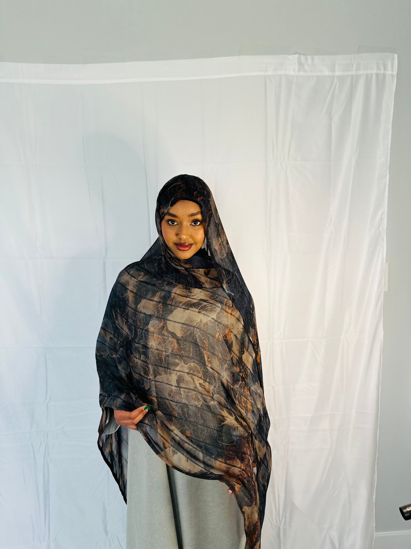 Accent Dark floral